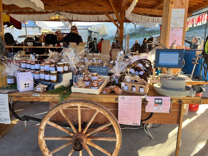 Stand Noid'Or au marché de Noël de Massat, Ariège — pâtes à tartiner artisanales et compositions cadeaux