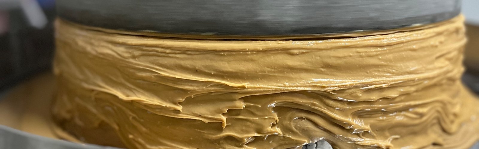 Moulin en pierre de grès Noid'Or à Massat, Ariège — broyage artisanal des noisettes et purées